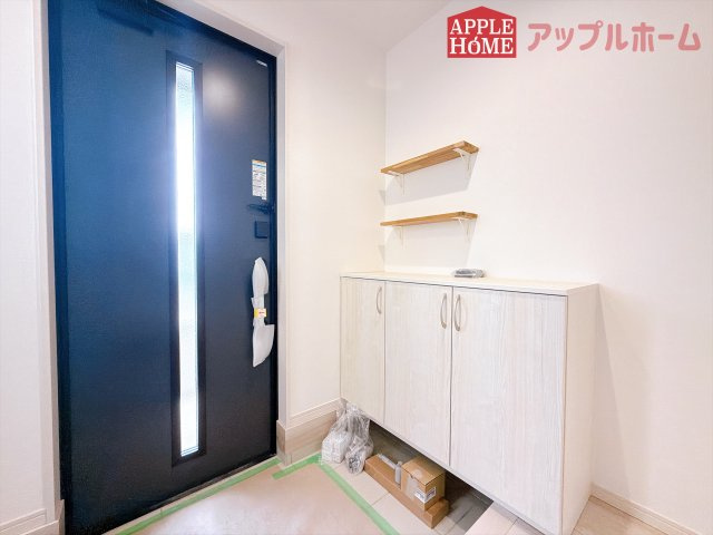 [新築住宅] 熊谷市柿沼 第2期 全3棟の玄関|ぜひ現地にて、実際の建物・街並み・日当たり等ご確認下さい♪お問い合わせはお気軽に☆　TEL「0120-466263」