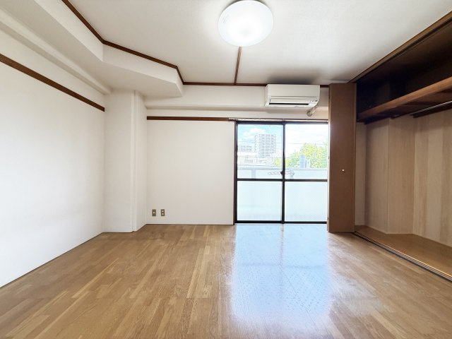 コーポハリマヤの洋室