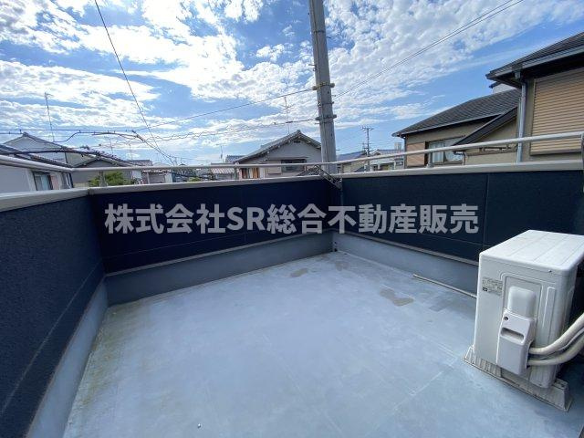 松原1丁目中古戸建のバルコニー|広々としたバルコニーは陽当たり良好です♪
