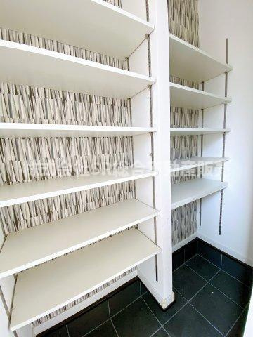 松原1丁目中古戸建の収納|ご家族分の靴は全て収納できる容量のシューズクローク有♪