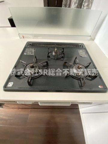 松原1丁目中古戸建のキッチン|3口コンロ、グリル付きです♪