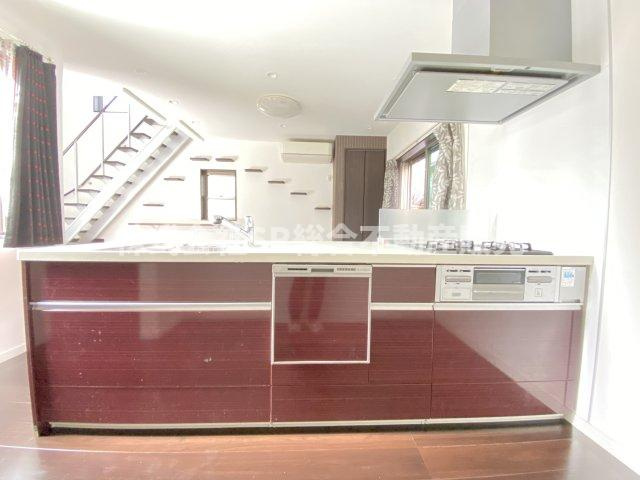 松原1丁目中古戸建のキッチン|人気の高いカウンターキッチン♪設備が充実しており快適にお料理できます！