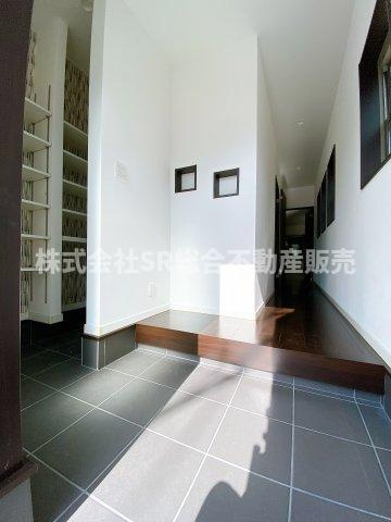 松原1丁目中古戸建の玄関|玄関広めでとても使いやすいです！