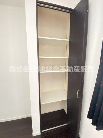 松原1丁目中古戸建の収納|キッチンにはパントリーもあります♪