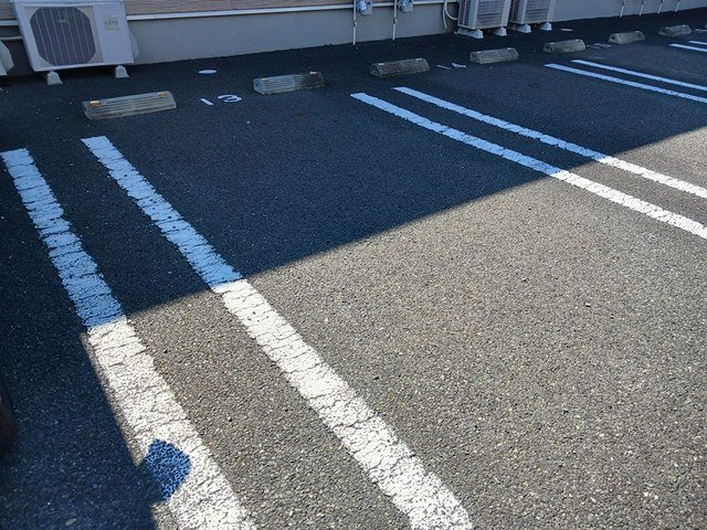 ウィステリア　Ⅱの駐車場|車をお持ちの方に嬉しい駐車場付きの物件です