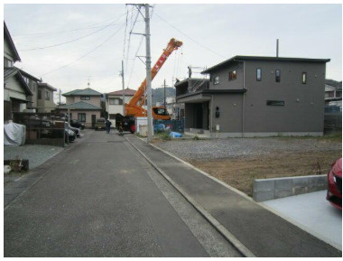 【前面道路含む現地写真】の画像