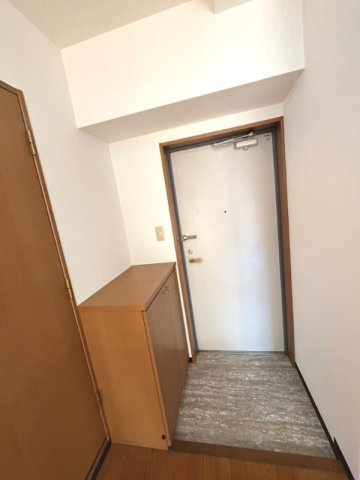 エルヴェ新宿 の玄関