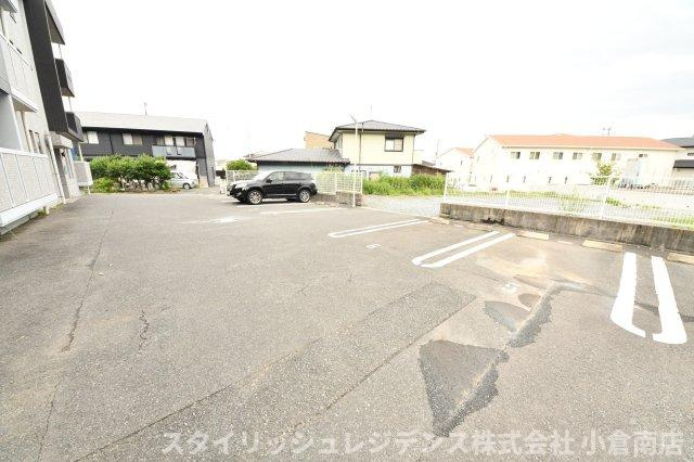 プライムスクエア の駐車場