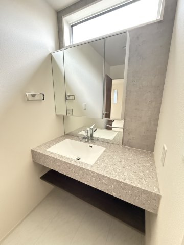 雄琴5丁目14号棟 新築戸建の独立洗面台