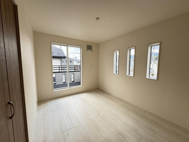雄琴5丁目14号棟 新築戸建の洋室