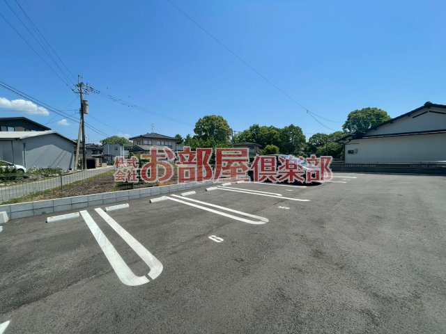 GUCCIフィールドIIの駐車場|車をお持ちの方に嬉しい駐車場付きの物件です