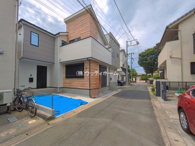 越谷市宮本町19期　新築一戸建ての前面道路含む現地写真