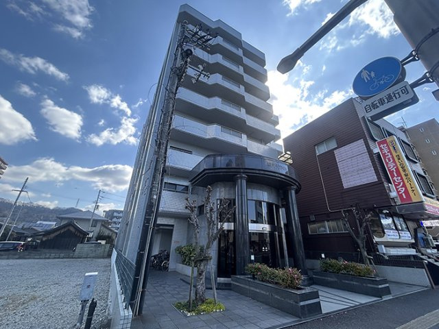 本町サンライズアペリオの外観|伊予鉄道環状線「木屋町」駅徒歩5分の平坦地。SRC造8階建ての落ち着いた佇まいです。