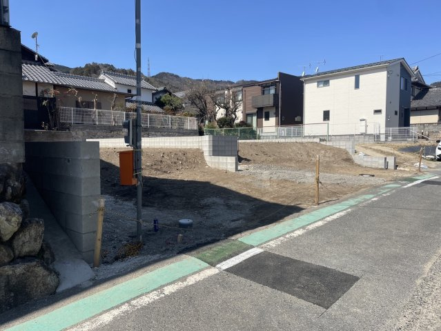 南志賀2丁目2号棟 新築戸建の前面道路含む現地写真