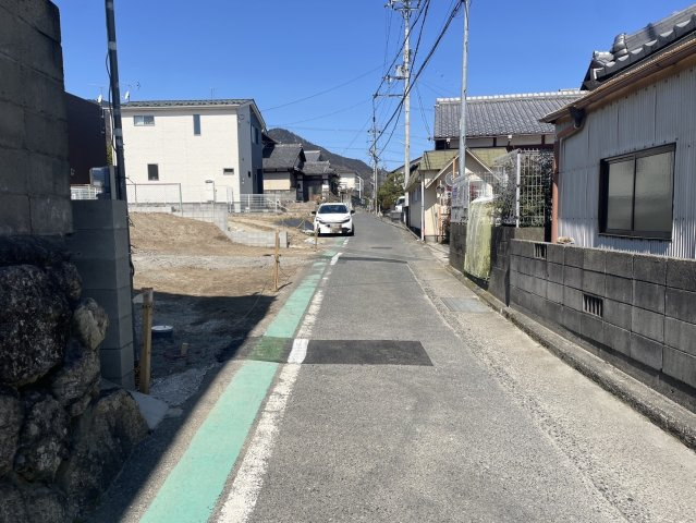 南志賀2丁目2号棟 新築戸建の前面道路含む現地写真