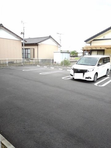 スフィア　メゾン上町の駐車場