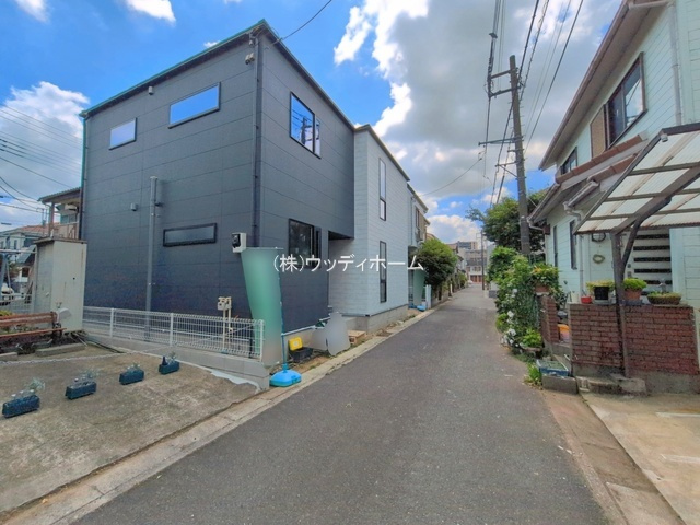 越谷市袋山　新築一戸建ての前面道路含む現地写真