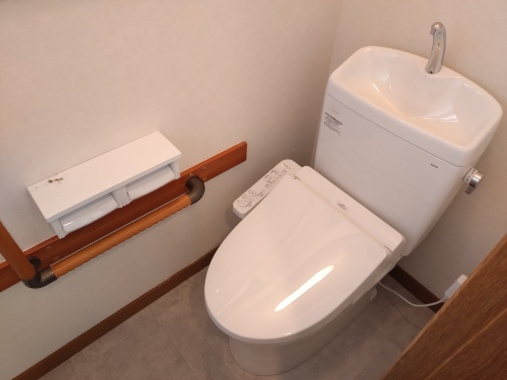 西宮市能登町　中古戸建のトイレ