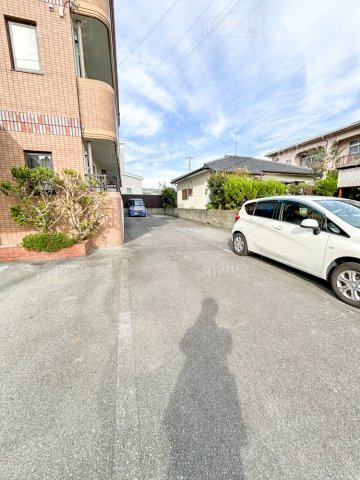 コーポ廣重の駐車場|駐車スペースもあります☆