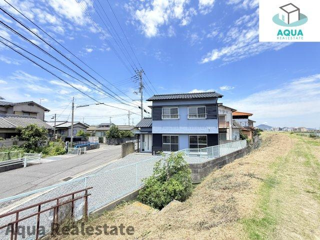 丸亀市川西町北　リノベ住宅の前面道路含む現地写真|前面道路含む現地写真です