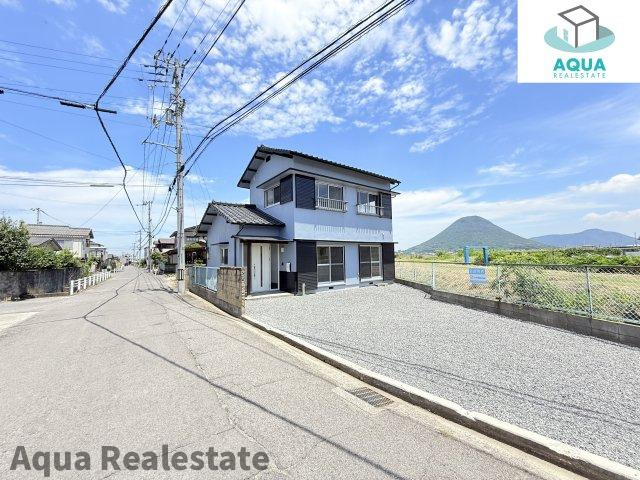 丸亀市川西町北　リノベ住宅の前面道路含む現地写真|外観もきれいです