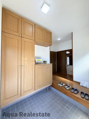 高松市香南町西庄　リノベ住宅の玄関|きれいな玄関です