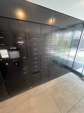 プラウドフラット本郷三丁目のエントランス