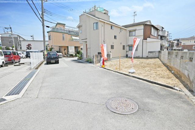 宝塚市口谷東1丁目建築条件付き土地の前面道路含む現地写真|前面道路　幅員約6ｍ