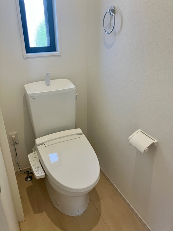 今谷上町戸建のトイレ|コンパクトで使いやすいトイレです