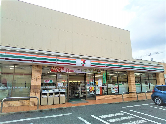 セブンイレブン足立綾瀬４丁目店まで220ｍ