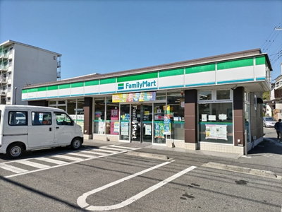 ファミリーマート 横須賀長坂店まで300ｍ