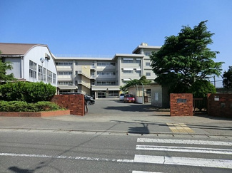 横須賀市立荻野小学校まで900ｍ
