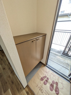 下駄箱がり、靴が収納できます