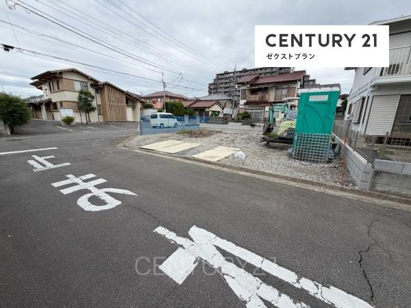 前橋市南町2丁目A号棟の前面道路含む現地写真