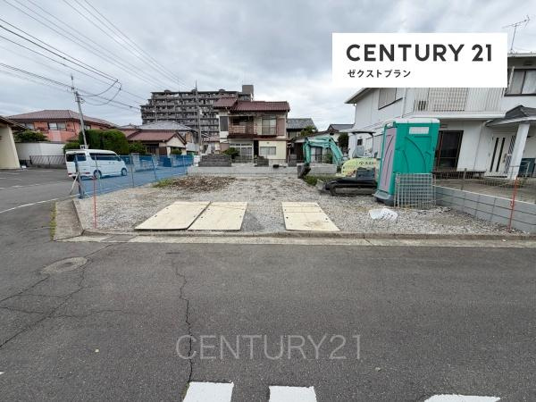 前橋市南町2丁目A号棟の前面道路含む現地写真