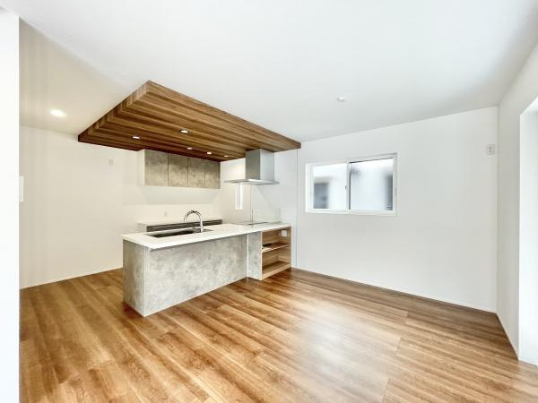 【洋室】 | 2面採光なので、日差しを長時間受ける事が出来る暖かいお部屋です。