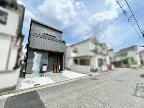 【駐車場】 | お車の出し入れも楽々ですね♪
お車2台(車種制限有)駐車可能です！