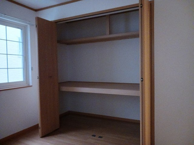 コリーヌの収納|大きなものも収納できそうです