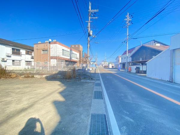 岩出市高塚　土地の前面道路含む現地写真