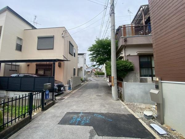 【前面道路含む現地写真】