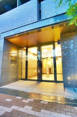 【エントランス】 | ルーブル川崎参番館 | 重厚感のある建物デザイン♪