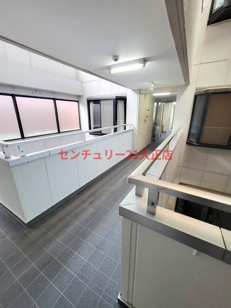 大阪市港区南市岡３丁目の賃貸マンションのエントランス
