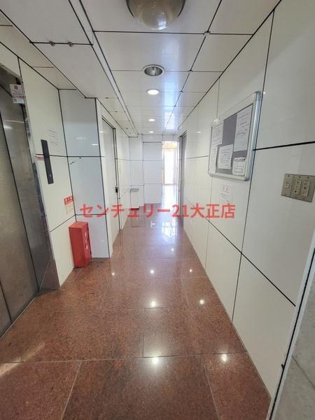 大阪市港区南市岡３丁目の賃貸マンションのエントランス