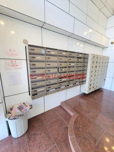 大阪市港区南市岡３丁目の賃貸マンションのエントランス