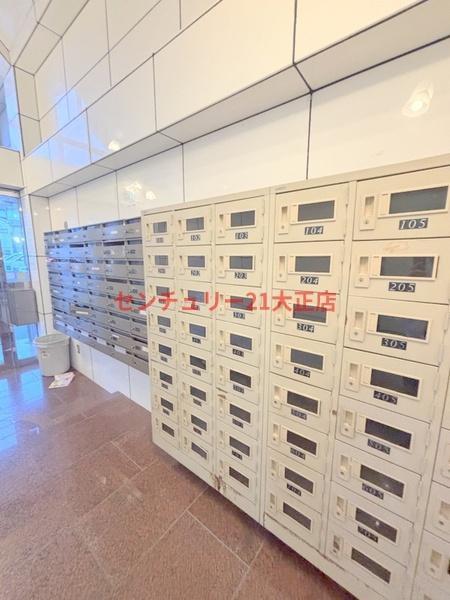 大阪市港区南市岡３丁目の賃貸マンションのエントランス