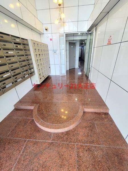 大阪市港区南市岡３丁目の賃貸マンションのエントランス