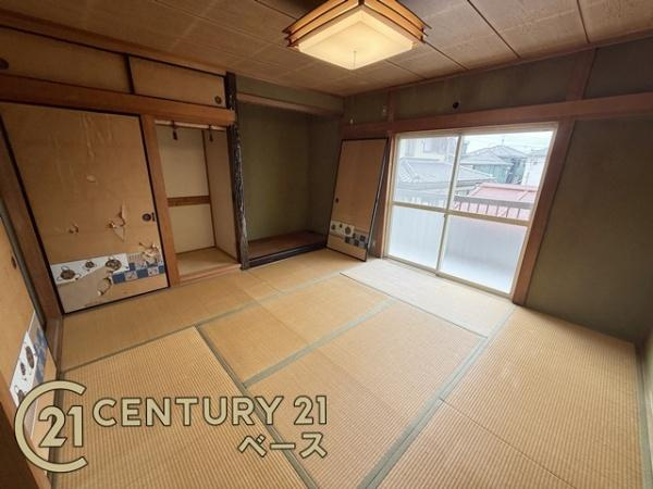 大和郡山市下三橋町　一戸建の和室|和室にも便利な収納スペースを完備！