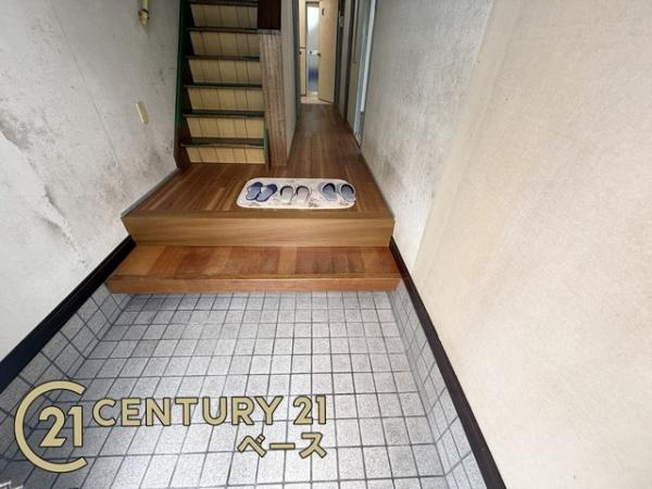 大和郡山市下三橋町　一戸建の玄関