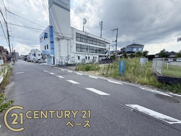 奈良市秋篠三和町１丁目　建築条件なし土地の前面道路含む現地写真|■現地撮影写真■前面道路約６ｍと広々開放的です！