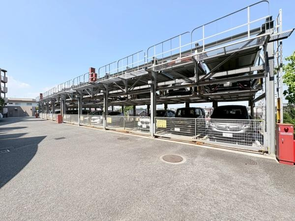 クリオ藤沢善行八番館の駐車場